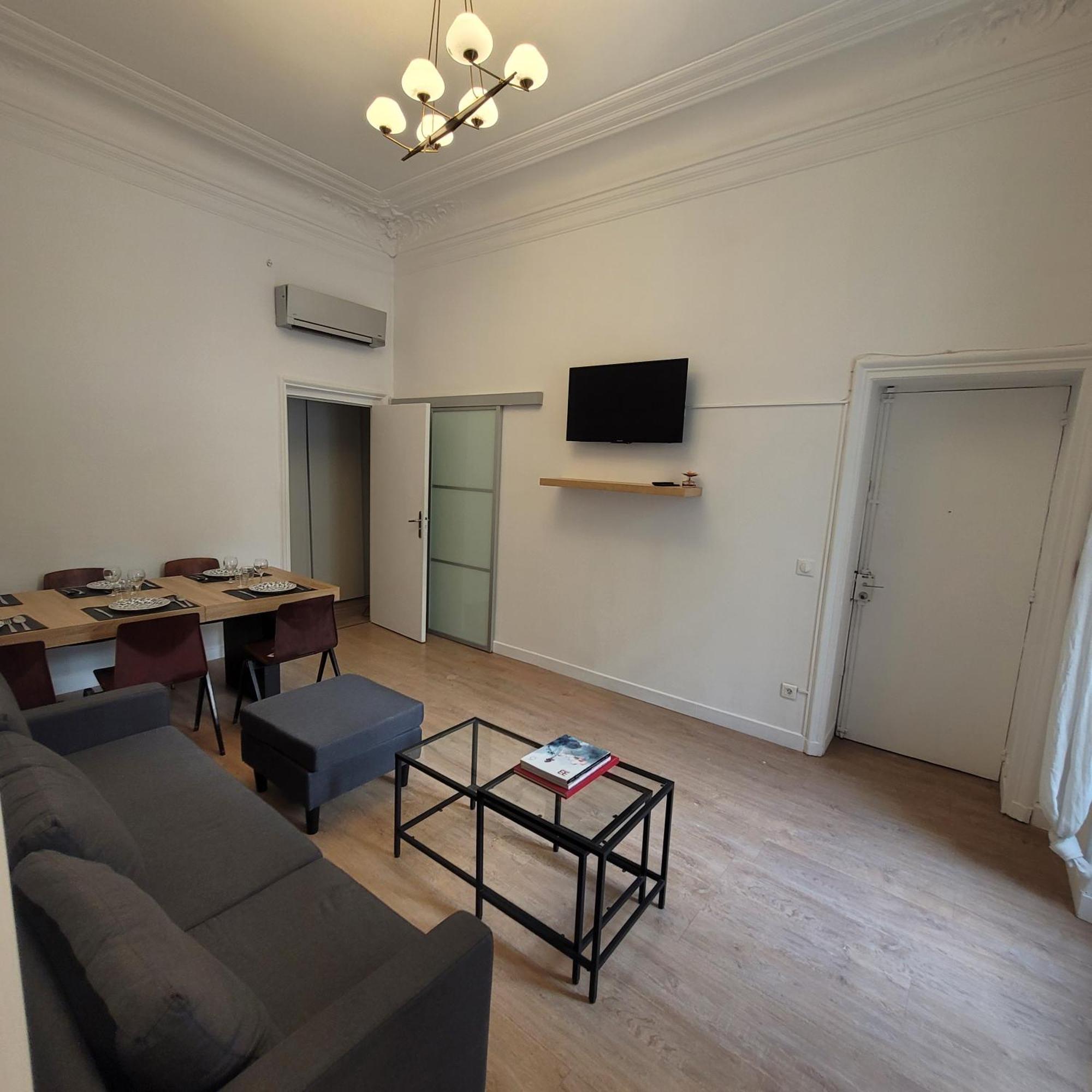 Bel Appartement Champs Elysees Avec 2 Chambres Paris Eksteriør billede