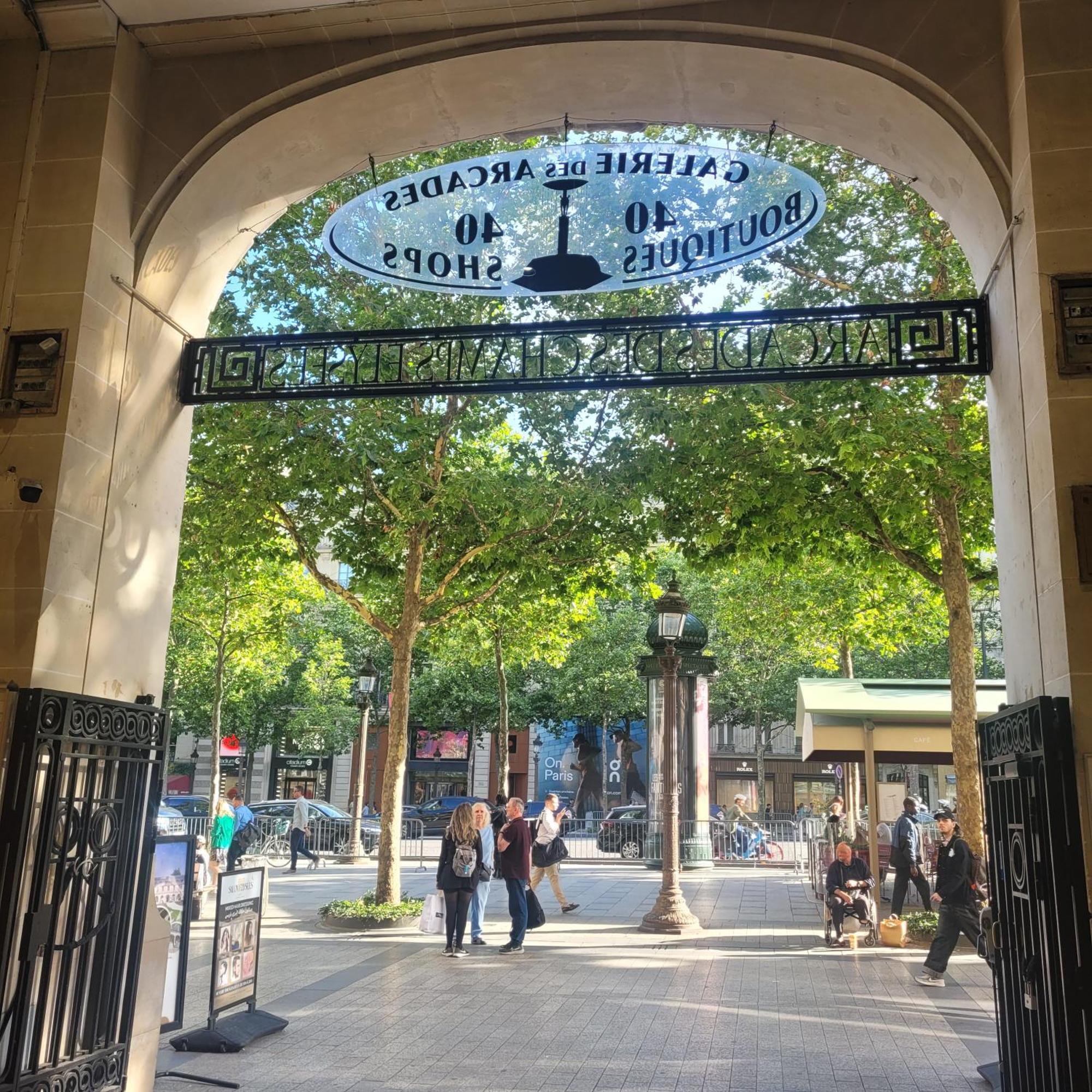 Bel Appartement Champs Elysees Avec 2 Chambres Paris Eksteriør billede